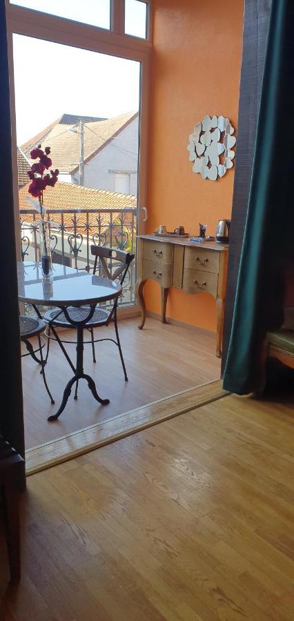 Au Chambellan Bed & Breakfast Ay-Champagne Bagian luar foto