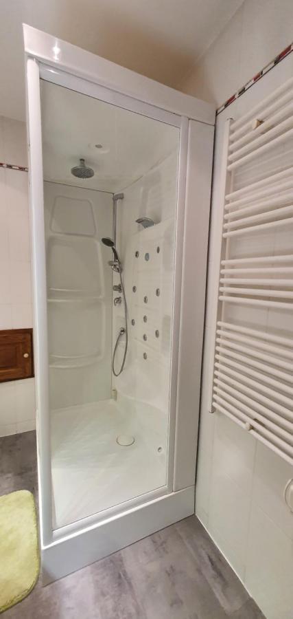 Au Chambellan Bed & Breakfast Ay-Champagne Bagian luar foto