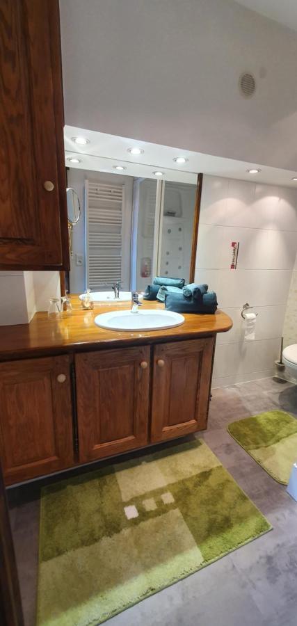 Au Chambellan Bed & Breakfast Ay-Champagne Bagian luar foto
