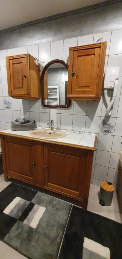 Au Chambellan Bed & Breakfast Ay-Champagne Bagian luar foto