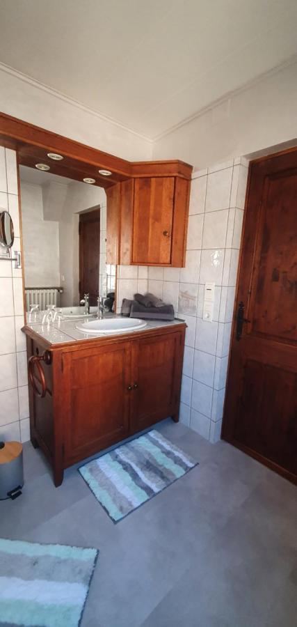 Au Chambellan Bed & Breakfast Ay-Champagne Bagian luar foto