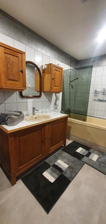 Au Chambellan Bed & Breakfast Ay-Champagne Bagian luar foto
