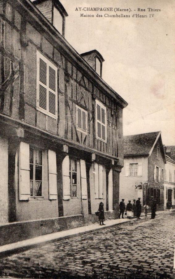 Au Chambellan Bed & Breakfast Ay-Champagne Bagian luar foto